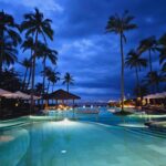 Luxusurlaub Poolanlage mit Palmen Luxusurlaub Poolanlage mit Palmen